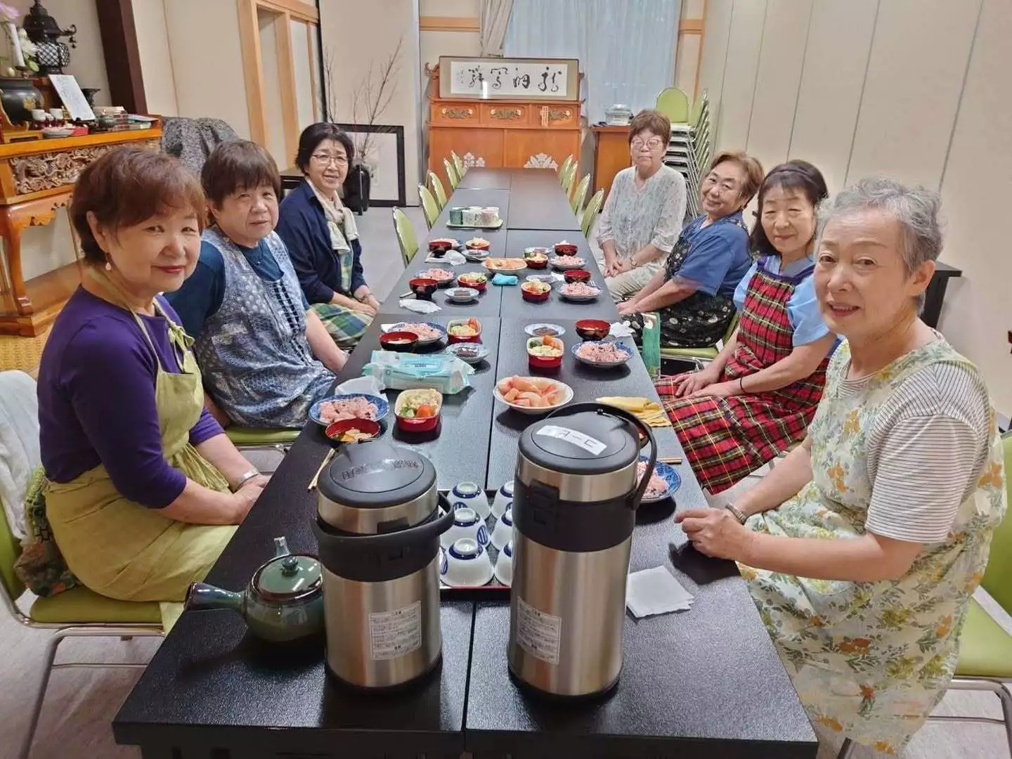 婦人会奉仕活動 本堂のお掃除