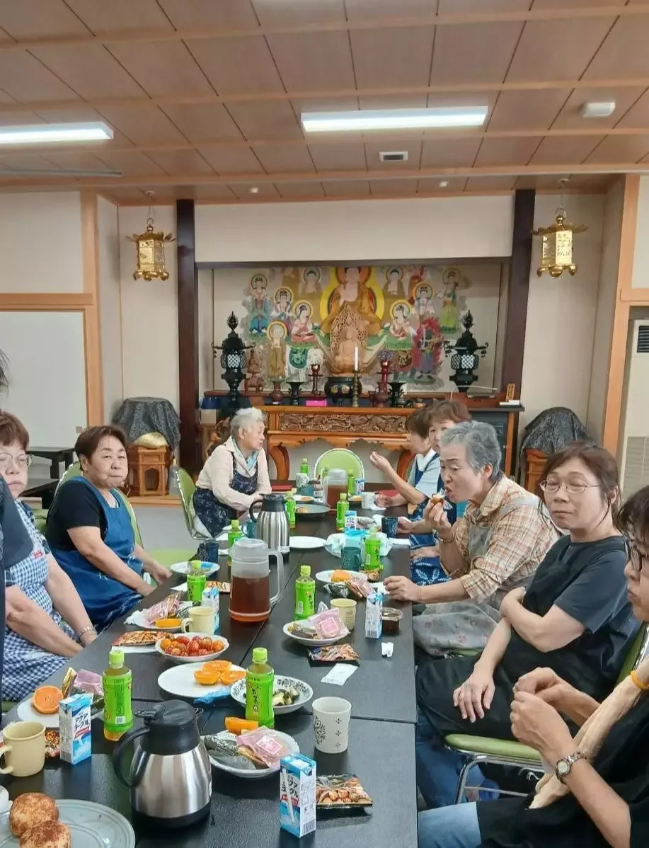婦人会 お盆前の清掃奉仕活動