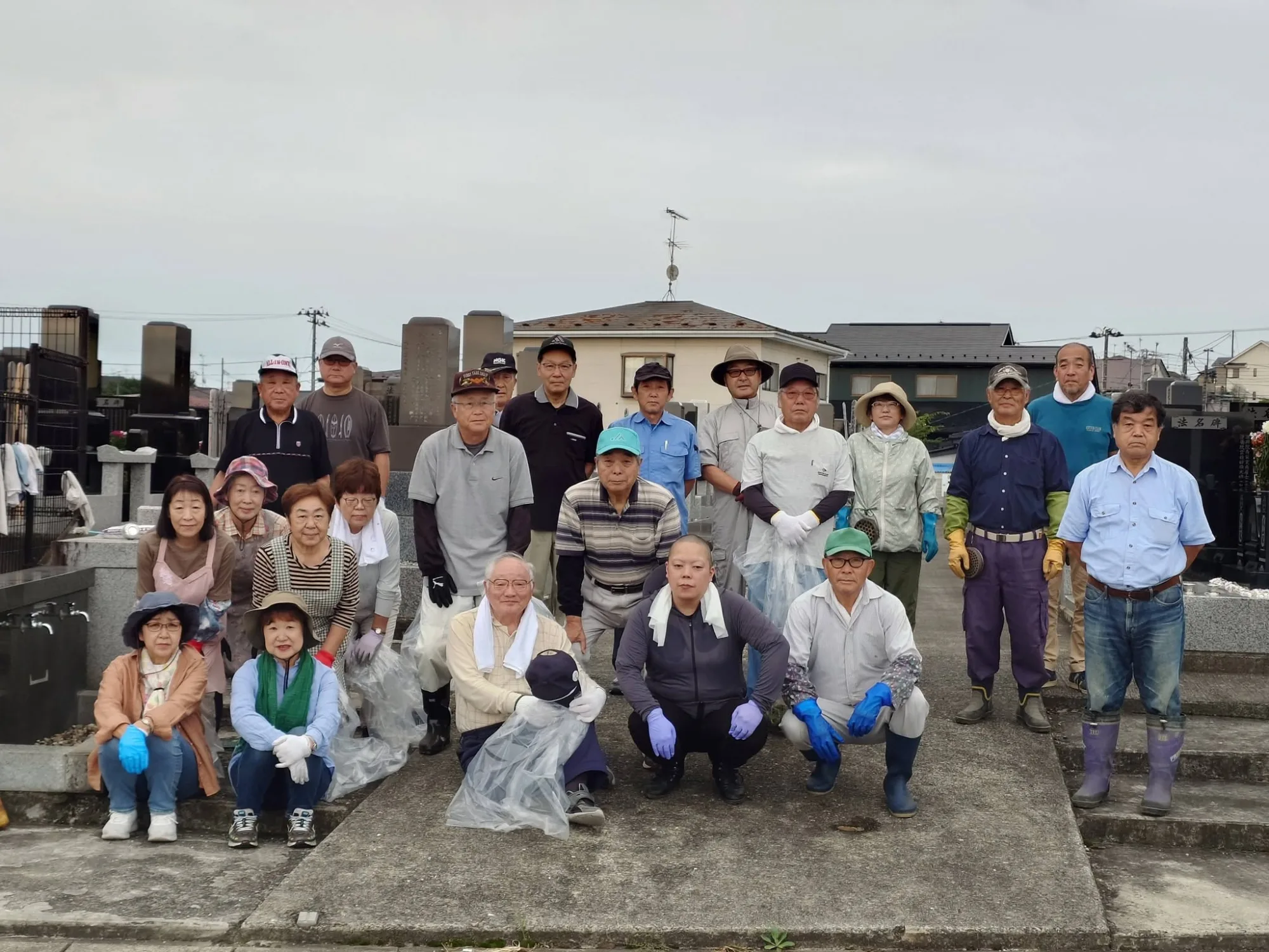 護持会・婦人会合同墓地清掃を実施しました